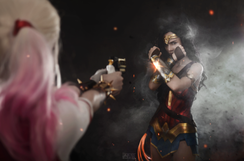 Choose your fighter!Harley Quinn by @trishalayonsWonder Woman by @timelesselifreiPhoto by @vasiliel