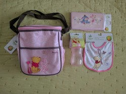 bbyhoneybee:  my new Winnie the Pooh diapee bag came with a wipe container, a sippy cup, and a bib! 🍼🍯🐝