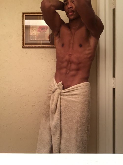 j-o-c-key:  Last post of the night same pics but these are still some good ones. Fuck I need to be a model but I gotta finish school first and my track career 🏃🏽💪🏽👱🏾👨🏾😜