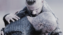 jaimelannisters:Vikings 3x10The dead will conquer Paris.