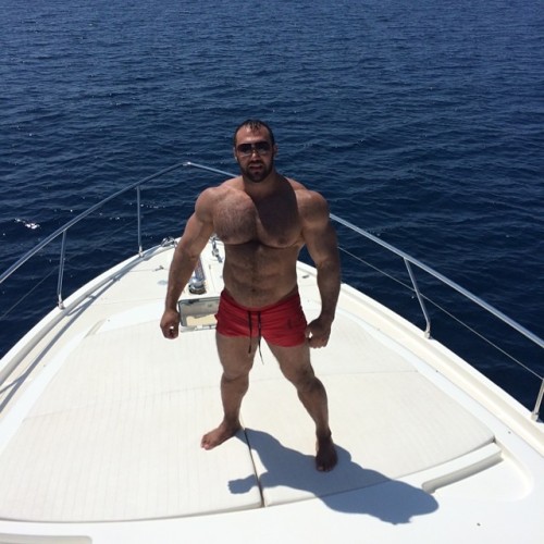 furonmuscle:  More of ultra-sexy Yury Mykhamedov!  Yes definitely ultra-sexy and the bulge adds to the fantasy 