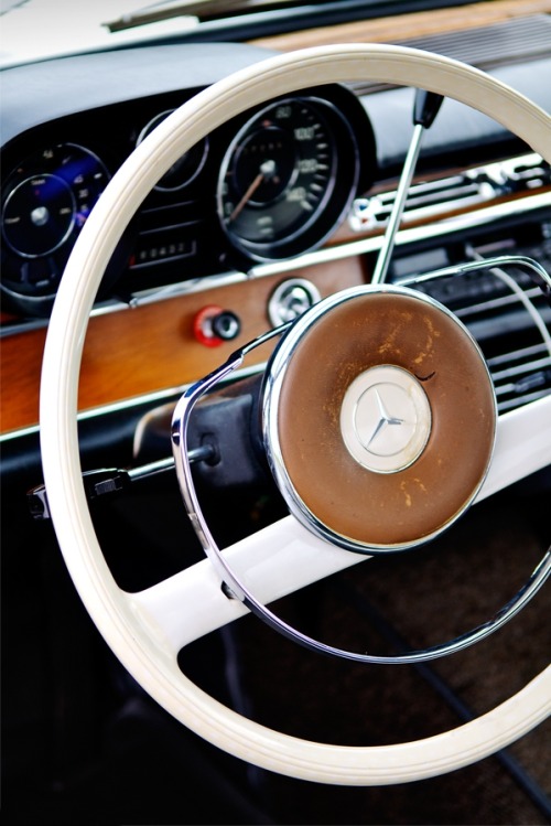 drugera:   Classic 250S Mercedes Benz via (TravisCuykendall)