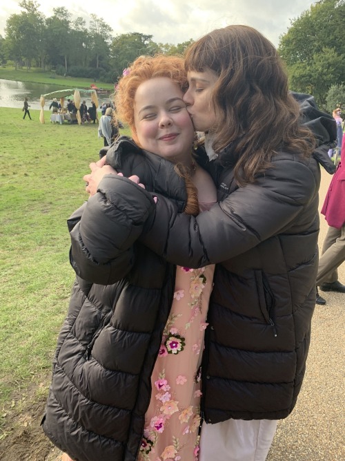 Nicola coughlan kissed by Claudia Jessie BTS on Bridgerton