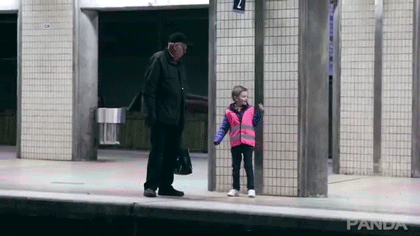 sizvideos:  Children surprises old man in a train station (video) 