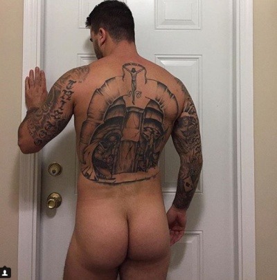 belgusto1:  Man, would I love to scrub his back!  Joshua Andrew taking a hot shower…bubble