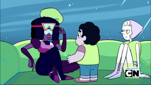 superamachan:  Garnet summons her own life jacket, I think that’s adorable. 