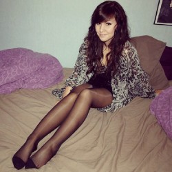 #sexy #girls #woman #women #teen #teens #brune #brunette #voyeur #legs #legs_real #real_legs #feet #feetfetish #fetichiste #pied #hose #tights #stocking #pantyhose #collantnoir #collant