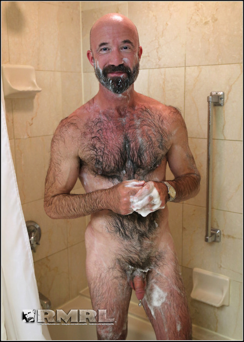 realmenreallife: Everyone knows otters love to frolic in the water. Barry demonstrated this in my sh