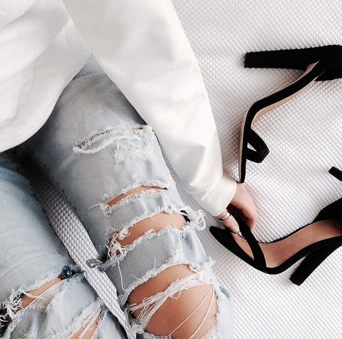 greenshiefem:  greenshiefem:  greenshiefem:    Similar jeans here  why oh so PERSONAL