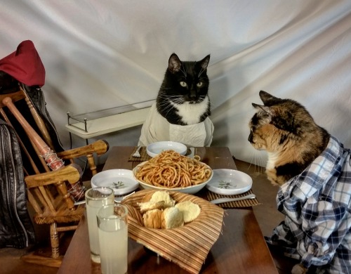 cat-cosplay:“I’m not waiting for your dad anymore. I don’t know where the hell he is, but Lucille… is Hungry. Carl, pass
