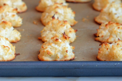 foodffs:Coconut MacaroonsReally nice recipes. Every hour.Show me what you cooked!