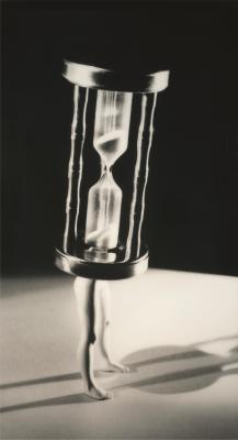 regardintemporel:  Laurie Simmons - Walking Hourglass, 1989