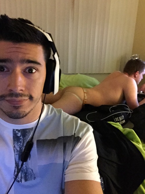 ultimate-weeabooboo:  We are playing destiny. subcyst is rocking the jock 