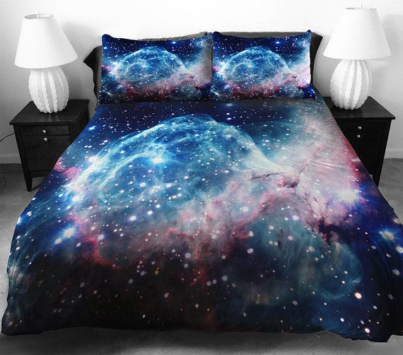 ekscentricnost:  padalesexy:  staceythinx:  Sexy space bedding available in the CBedroom