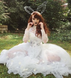 miss-deadly-red:  Floofy bunny 🐰 second day shooting @rosieredcorsetry her new #wanderlust collection and @immyhoward bunny ears 🐰😍 so many floof!! 😍❤️ #smokeyeyes #retro #wingedliner #vintage #extremecurves #curvy #pale #pinup #bride