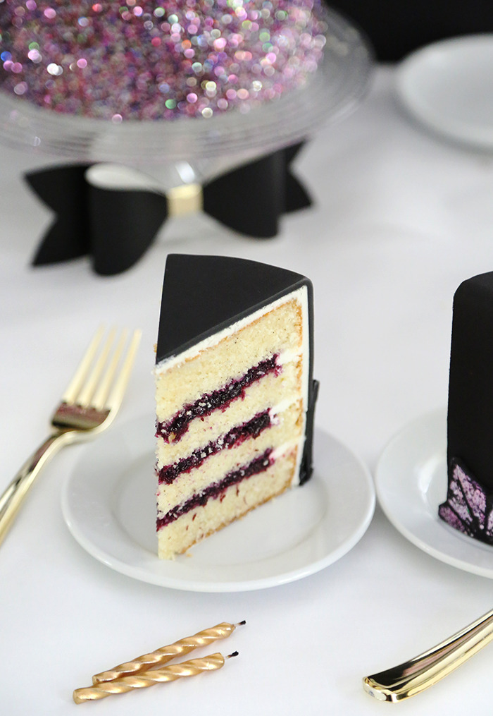 sweetoothgirl:  FRENCH VANILLA GLITTERATI CAKE  