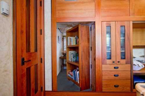 beautiful-bibliophile:fuckyeahawesomehouses:More Bookshelves Hiding Secret Rooms If I don’t ha