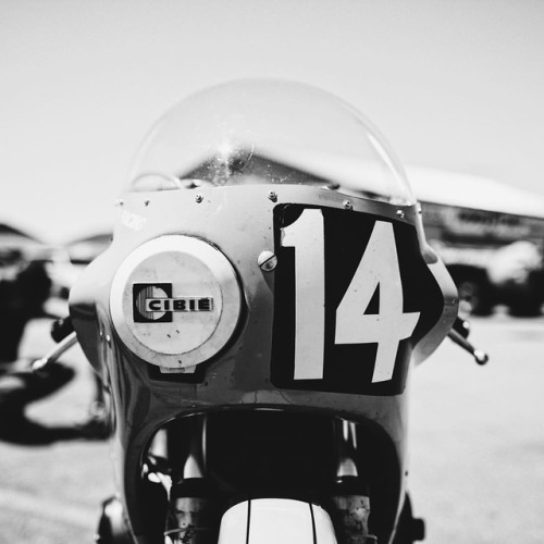 themightymotor: Ready.  Moriwaki Monster | Corsa Motoclassica, Willow Springs.