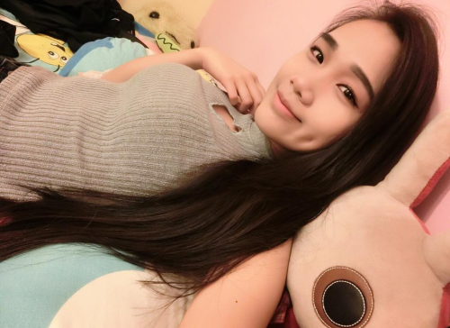 buttface696969: Angel once more inticing us with her beautiful body and making us all hard!