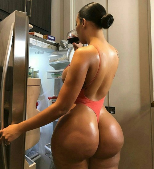 twerk-network:  guess what’s for dinner…🤤😁