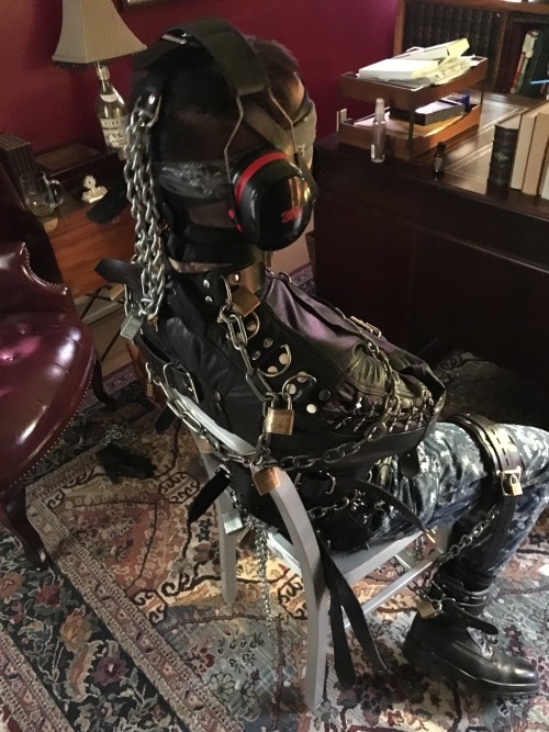 seabondagesadist:  A sailor finds himself in the Navy chair for an afternoon of bondage and captivity!  Strapped into a straightjacket, locking restraints, twenty feet I’d chain and thirty padlocks. The first four hours he spent hooded and held captive
