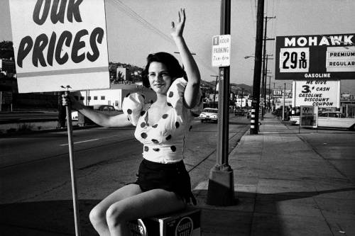 • Los Angeles 1964 - Bruce DavidsonNow you understand Just why my head’s not bowed. 