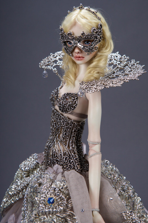lilbuttshorty:  sixpenceee:  Dolls by Artist Marina Bychkova.  I want a black one! 