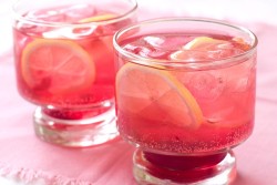 foodffs:  Strawberry Lemonade Really nice