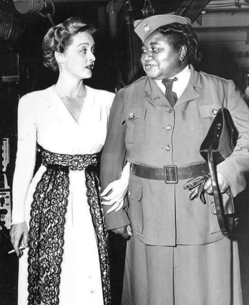 yestergaze:Bette Davis and Hattie McDaniel