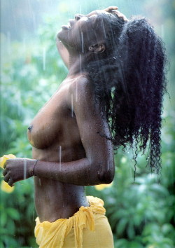 naked-african-girl:  Summer Rain ….. http://bit.ly/1NPuFKl