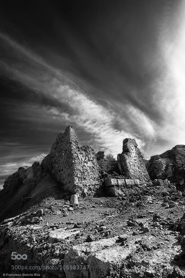 random-photos-x:  Memento Finis. by FranciscoGarciaRios. (http://ift.tt/1GIu2Ql)