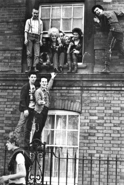 anarquismos:  A group of punks and skinheads face eviction from a house in which they had been squatting. June 25. 1979
