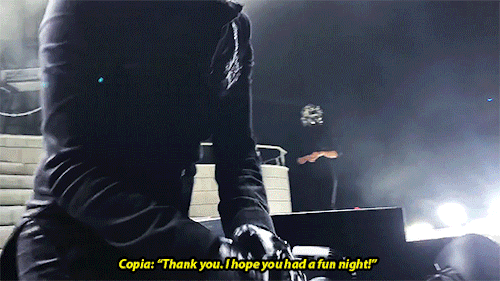ancatdubh777:ghost-dumpster:Copia checks in with a little girl after the show[Source]OUCH MY OVARIES