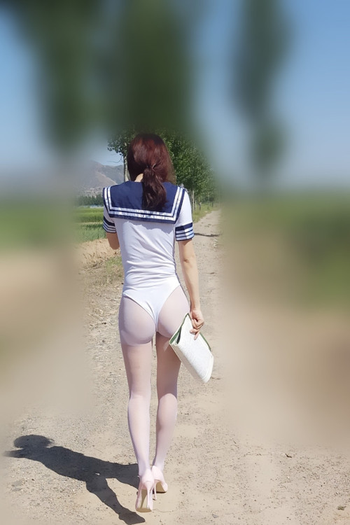 dddd28: 放学归来，谁转发点赞，我就跟谁走。 投喂Q 244300494 求转发，点赞。
