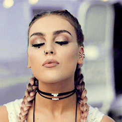 leighsroyalty:  This is a shout out to my ex.  Heard he in love with some other chick,yeah
