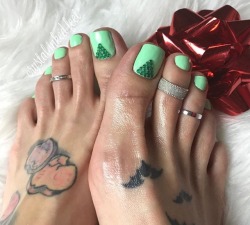 prostock27:  @crystal_inked_feet 💯👣🎄🔥🍒🔥🍆💦💦💦💦