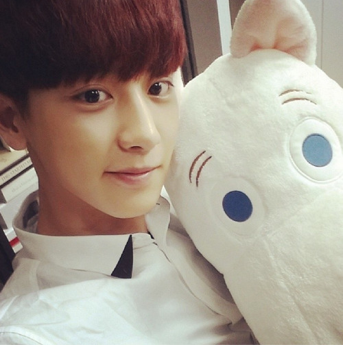 4dkid: So cute <3 Chanyeol with Bom’s Poong Poong.