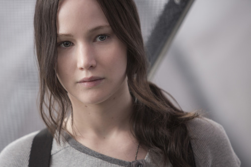 mynightmaresareaboutlosingyou:  quarterquellorg:  6 Brand New Mockingjay - Part 2 Stills