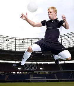 sports-studs:  MikeHanke under armour by