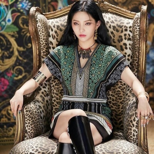 Every Queen Needs A Throne Queen 