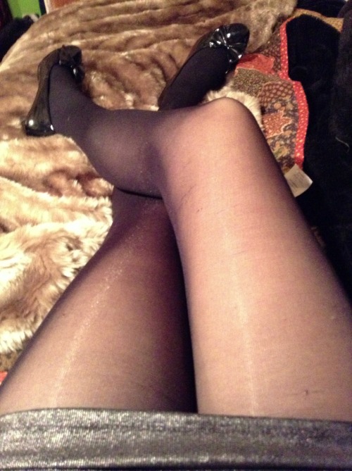 bluevelvetwasteland: Mmm, I’m enjoying my legs