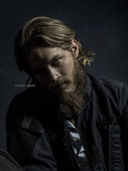 aperhapshand:  vimandvigour:  blog-girl-on-film:  Travis Fimmel by Amanda Demme 