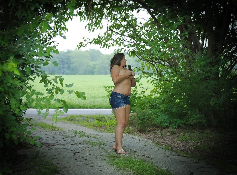 smoothsoftthickprettykitty:  chubbygirls4me: Nature Girl I’d go for a nature walk