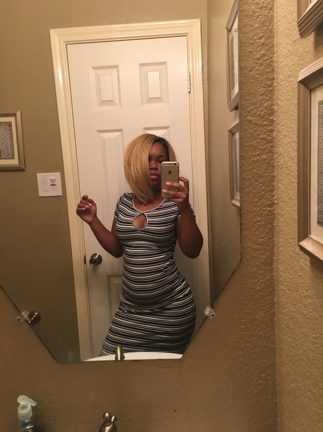 brownbbygirl:  she change ha hair like she change ha clothes 