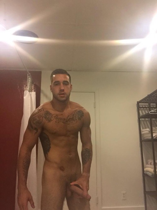 XXX kingsizecock:  🔹KINGSIZECOCK 🔹kingsizecock.tumblr.com🔹 photo