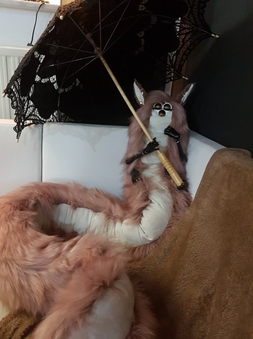 buttered-noodles: Caroline found my lace parasol. She wasn’t quite sure what this weird object