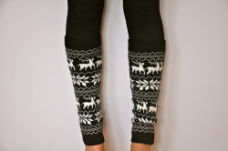 milkybliss:  tribalkai:  christmas leg warmers ❅