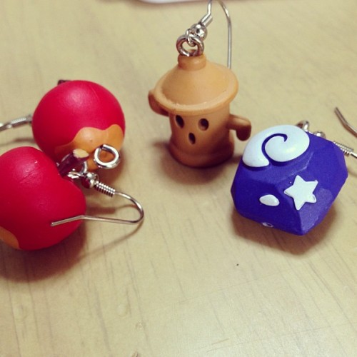 raissaonmars: I made my #animalcrossing gachapon prizes into earrings! #動物の森