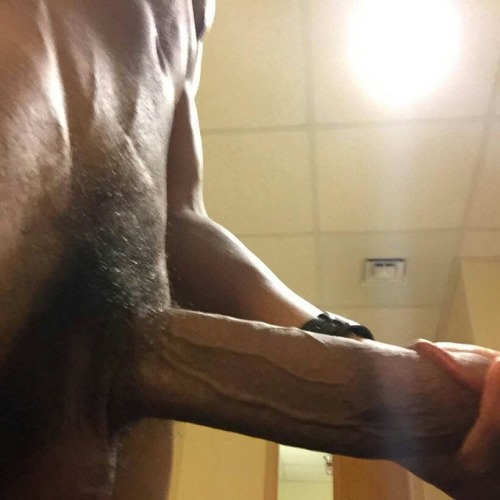 suckmewhileilickyou:  marcussnow69:  Pretty dick. Reblogged by @marcussnow69  Stop wasting the cum
