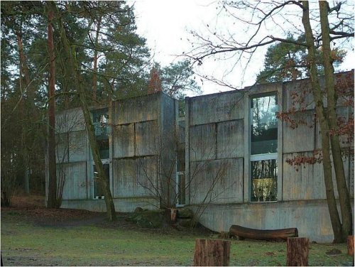 germanpostwarmodern:Musée de Préhistoire d’Île-de-France (1979) in Nemours